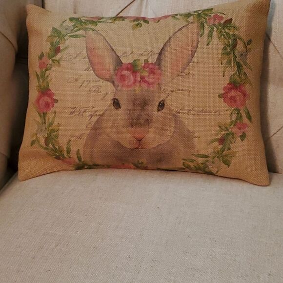 🐇🐰Rabbit with Roses Garland - Picture 1 of 2